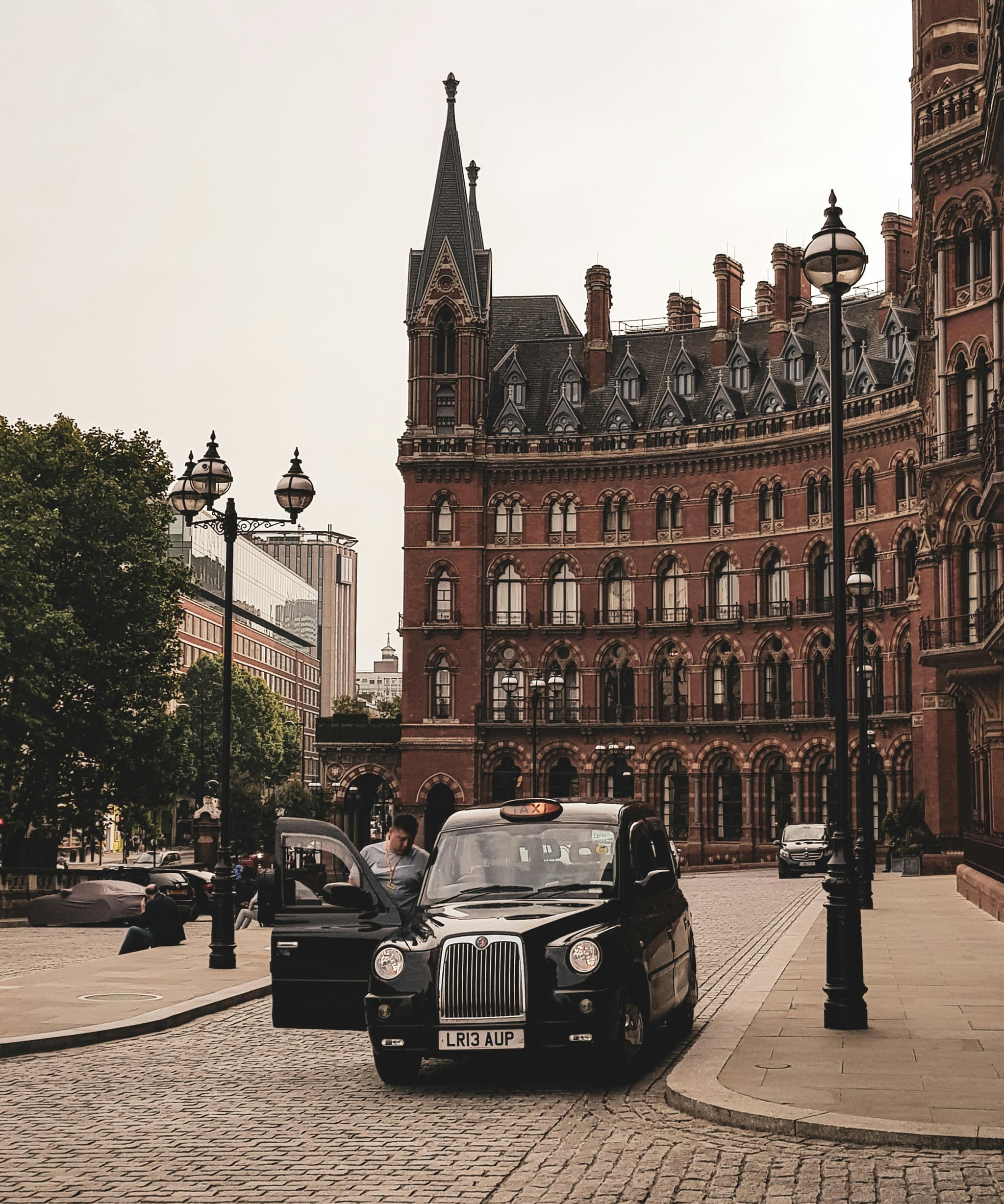 Luxury Airport Transfers – Travel in Comfort