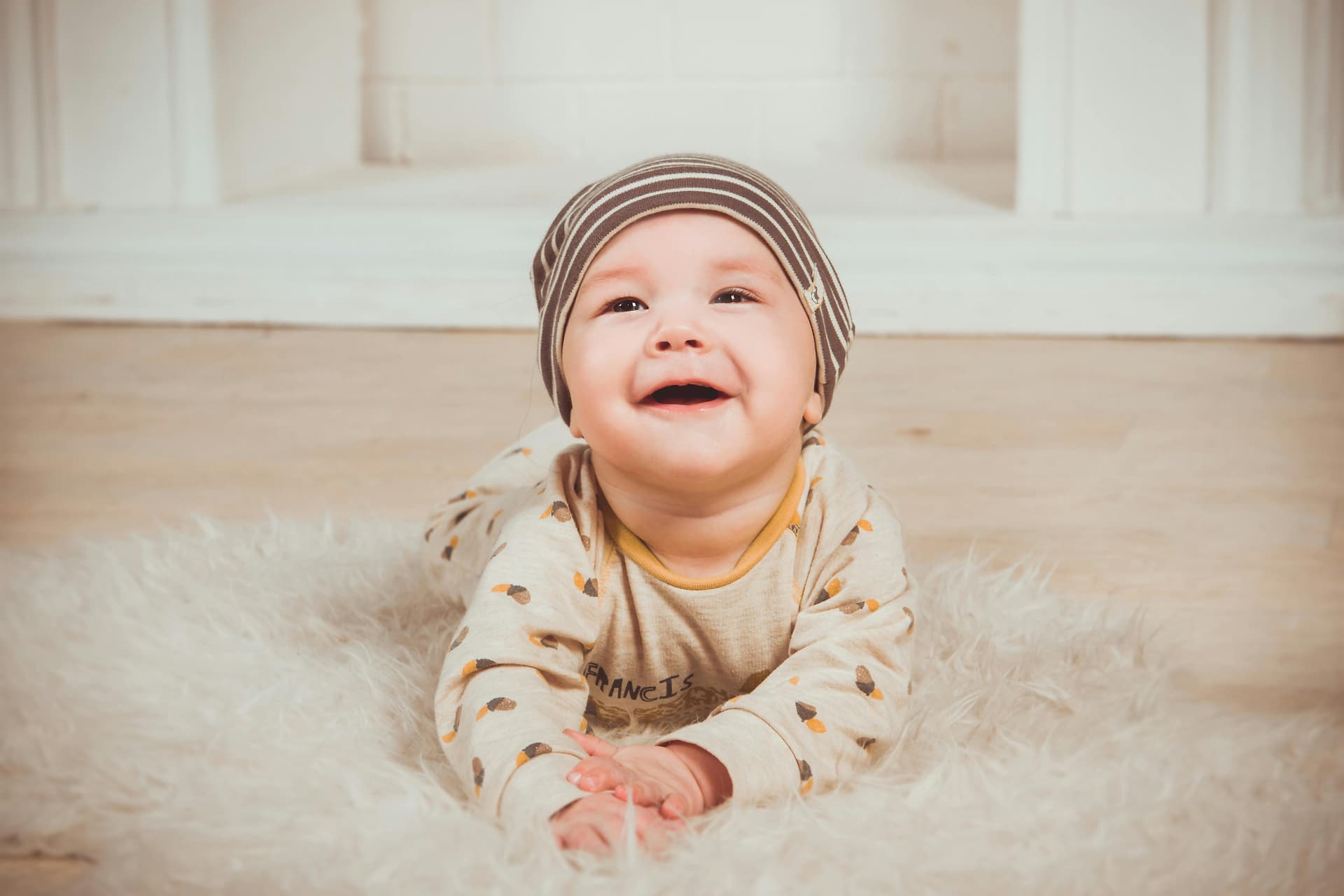 Bonnet Bébé Naissance : Le Choix Idéal pour Garder Bébé au Chaud avec Élégance