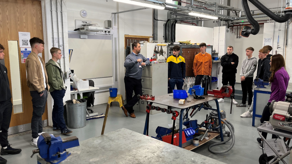 Apprenticeships UK for Students Who Want Real Experience