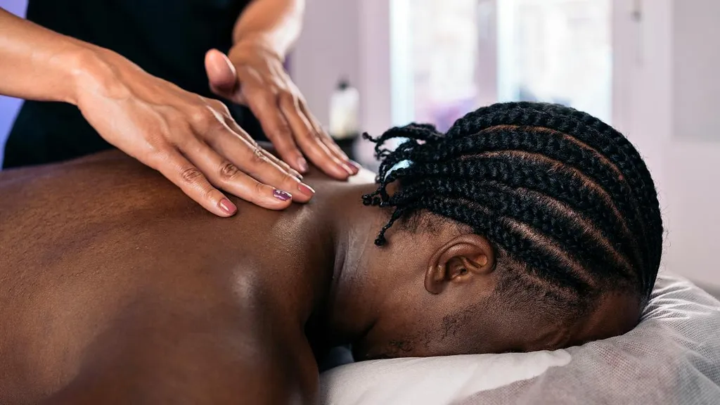 imgi_475_closeup_man_receiving_massage_1448375896.jpg