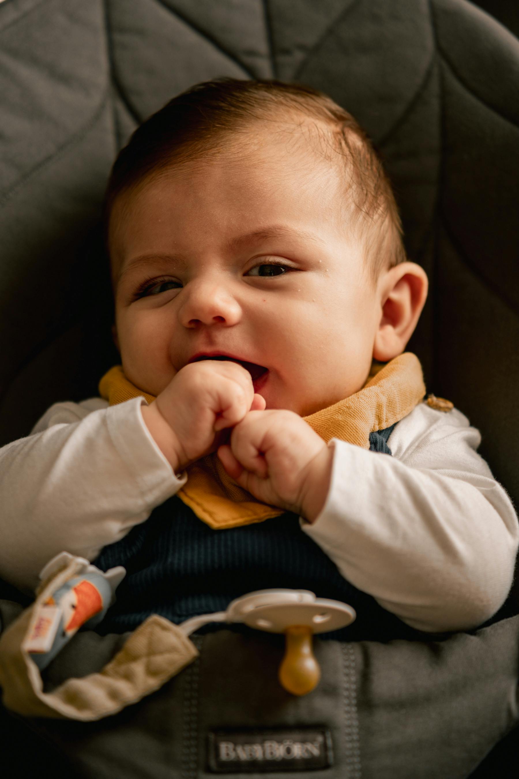 Porte Bébé Dès la Naissance : Confort, Praticité et Sécurité pour le Nouveau-né