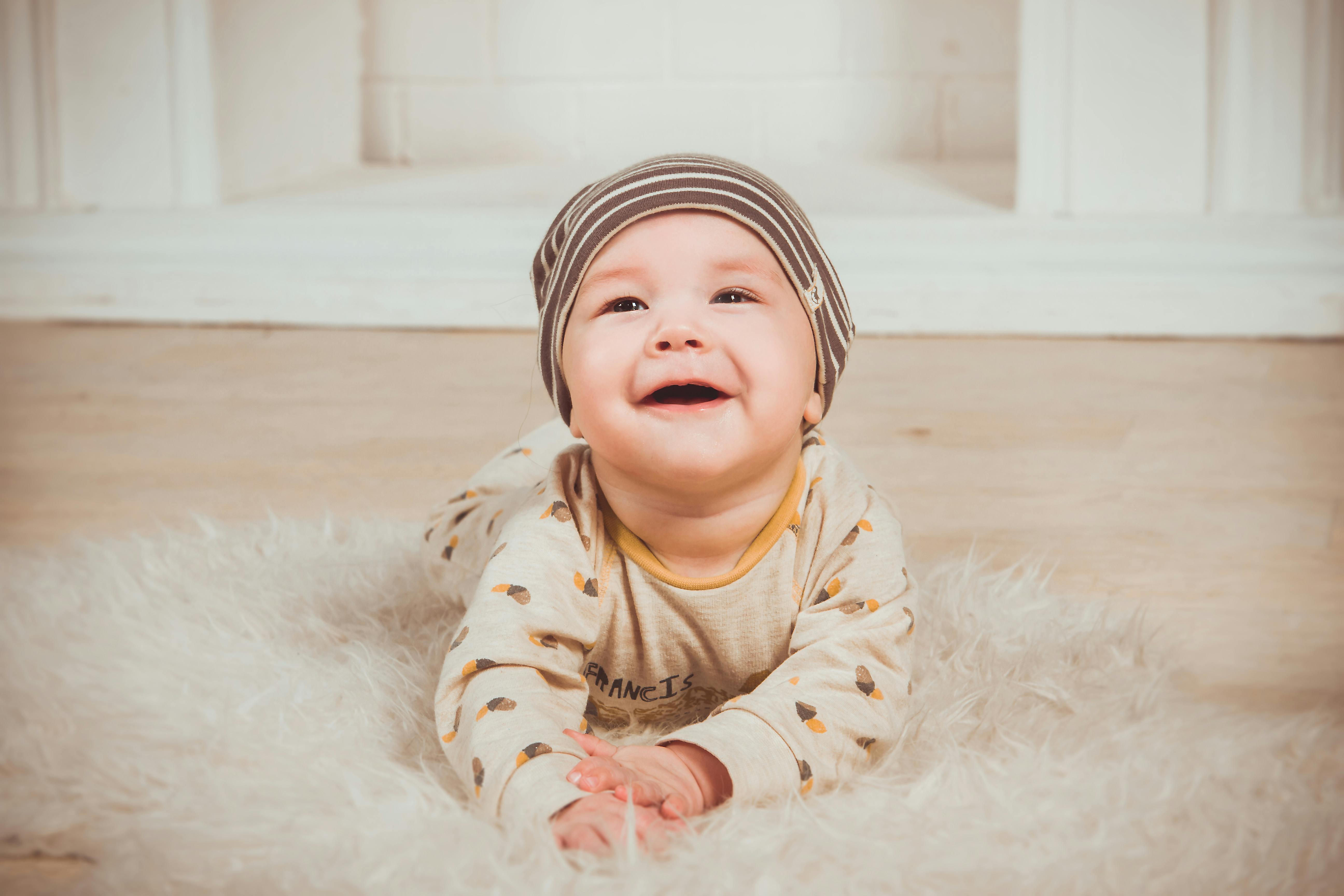 Bonnet Bébé Naissance : Le Choix Idéal pour Garder Bébé au Chaud avec Élégance